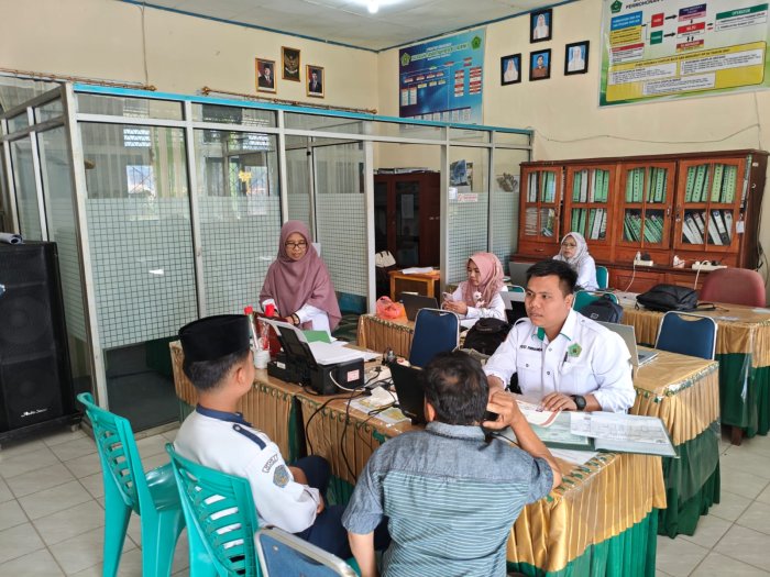 Data Siswa Dicek Ulang! Ini yang Terjadi di Ruang TU MTsN 1 Kerinci Hari Ini