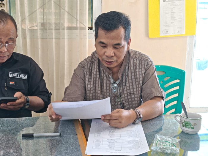 Pengecekan Data Siswa Dilakukan Secara Menyeluruh Demi Menjamin Keakuratan Informasi Pengecekan Data Siswa Dilakukan Secara Menyeluruh Demi Menjamin Keakuratan Informasi