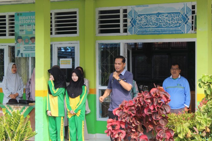 Menjelang Libur Lebaran, Kepala MTsN 1 Kerinci Sampaikan Pesan Penting untuk Semua Siswa