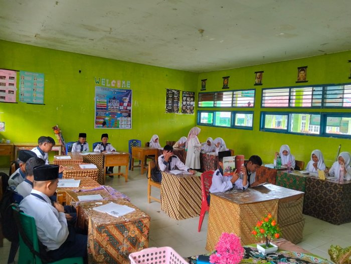 Bangun Kecintaan pada Bahasa Arab, Ibu Rati Metrina, S.Pd.I, Inovasi Cara Belajar di MTsN 1 Kerinci