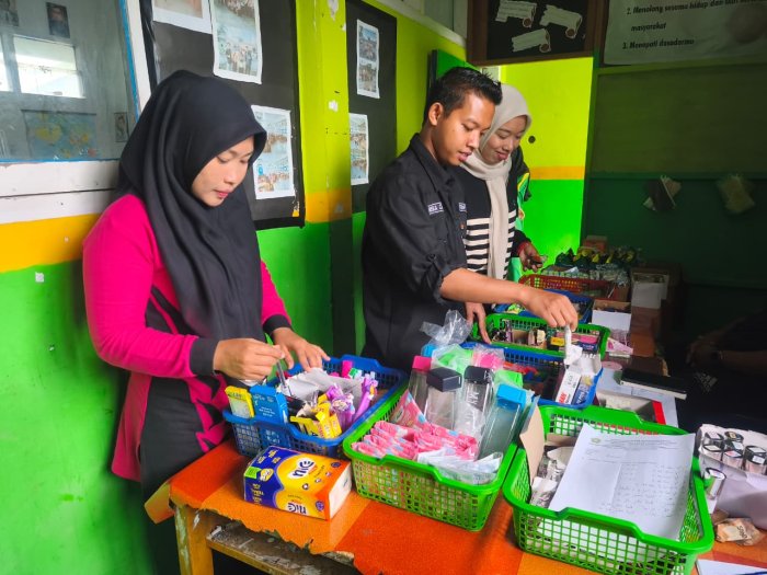 Antusiasme Majelis Guru dan Pegawai MTsN 1 Kerinci Berbelanja di Kopsis Semakin Meningkat
