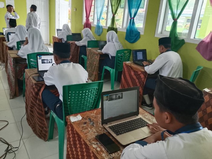Semakin Siap! Hari Kedua Gladi TKA di MTsN 1 Kerinci Berjalan Lebih Maksimal