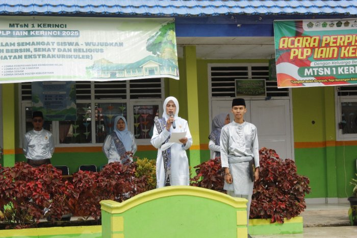 Kepala Madrasah Sampaikan Amanat Kemenag RI dengan Tema Merawat Semesta dengan Cinta