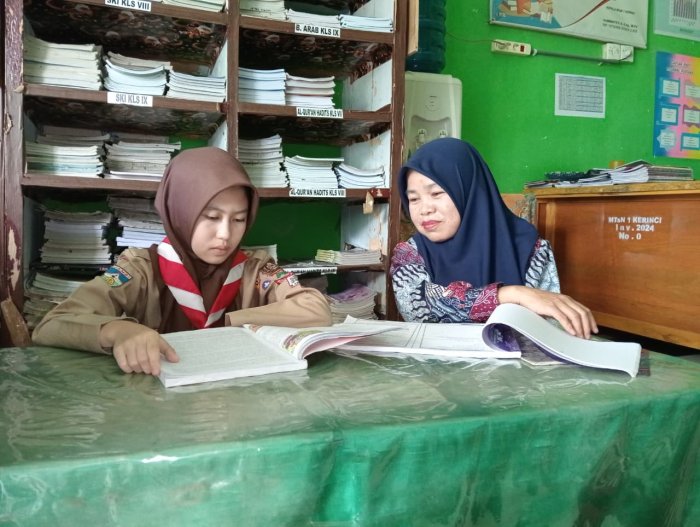 Bimbingan OMI IPS: Zahira Maulidia Siap Harumkan MTsN 1 Kerinci di Tingkat Provinsi