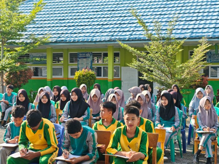 Adu Cerdas Penuh Ketegangan, Lomba Ranking 1 Meriahkan Class Meeting MTsN 1 Kerinci