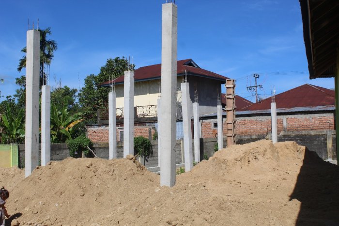 Gotong Royong Pembangunan Tahap II Mushalla Baitul Ilmi MTsN 1 Kerinci Terus Berlanjut Berkat Infaq dan Sadaqah