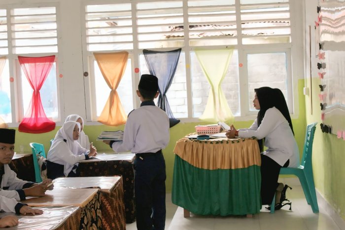 Pustaka MTsN 1 Kerinci Fasilitasi Buku Pembelajaran untuk Kelas VII B dan IX C.