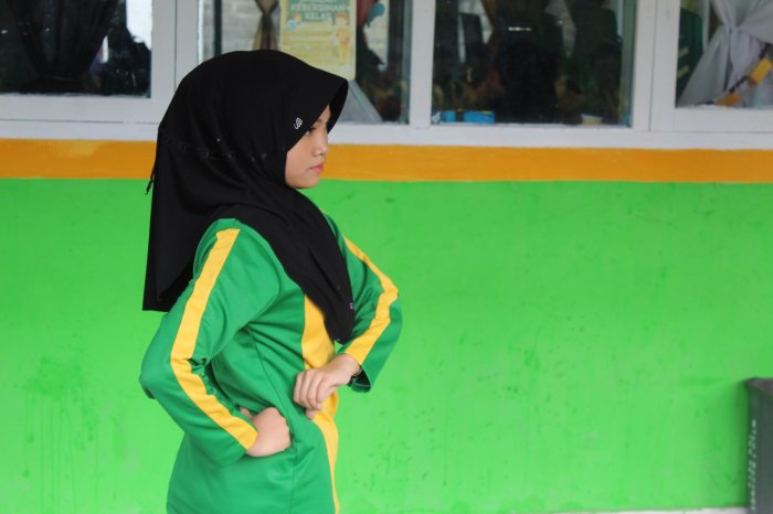 Instruktur Cilik Penuh Semangat, Warnai Kegiatan Senam Pagi MTsN 1 Kerinci