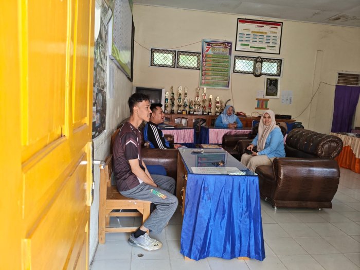 MTsN 1 Kerinci Mengantar Surat ke Sekolah Dasar untuk Sosialisasi Penerimaan Murid Baru