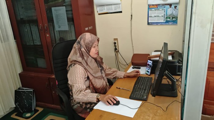 Kaur Tata Usaha MTsN 1 Kerinci Tunjukkan Kesiapan dan Profesionalisme Pelayanan
