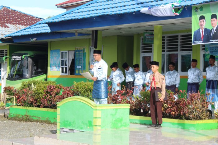 MTsN 1 Kerinci; Laksanakan Upacara bendera Hari Pendidikan Nasional Tahun 2026  dengan Tema Menguatkan Partisipasi Semesta Mewujudkan Pendidikan Bermutu untuk Semua