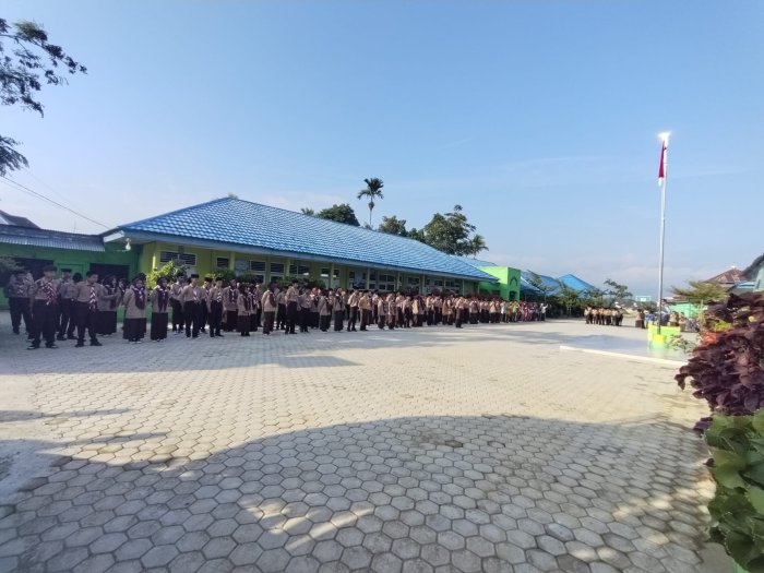 Melalui Apel Kedisiplinan, MTsN 1 Kerinci Tanamkan Nilai Disiplin kepada Siswa. Melalui Apel Kedisiplinan, MTsN 1 Kerinci Tanamkan Nilai Disiplin kepada Siswa.