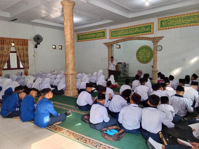 MATAMUDA MTsN 1 Kerinci Jadi Langkah Awal Membentuk Generasi Madrasah Berkarakter MATAMUDA MTsN 1 Kerinci Jadi Langkah Awal Membentuk Generasi Madrasah Berkarakter