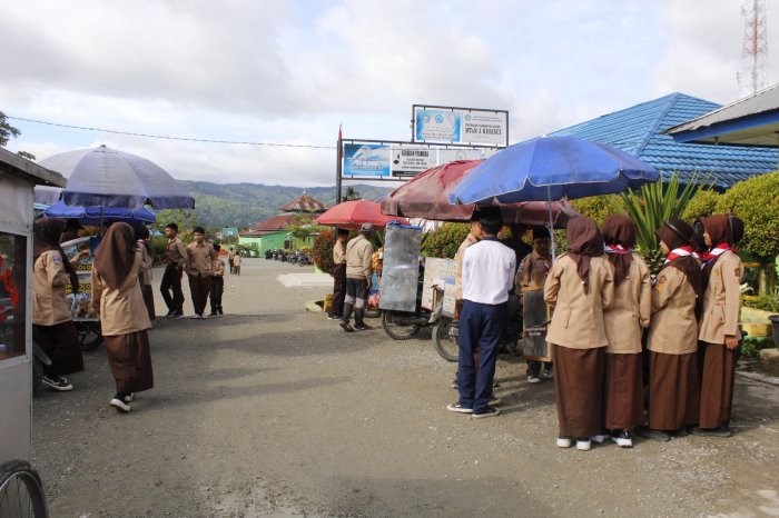 Waktu Istirahat Jadi Favorit, Siswa Antusias Jajan di Lingkungan Madrasah