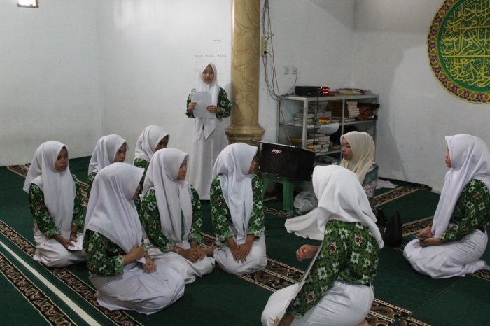Ekspresikan Cinta Rasul, Siswa MTsN 1 Kerinci Siapkan Drama Islami untuk Maulid Nabi