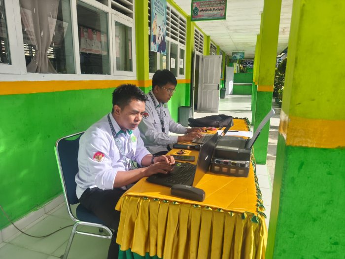 Operator Sekolah Siaga Pastikan Kelancaran Ujian Semester Ganjil Tahun Ajaran 2025/2026.